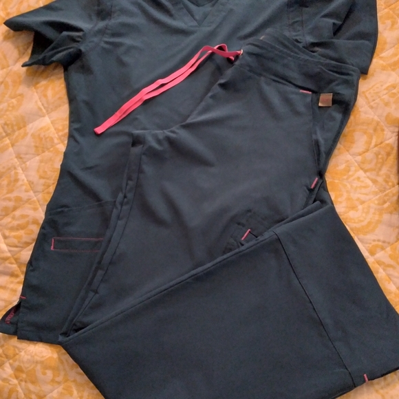 Scrubs - Picture 2 of 4